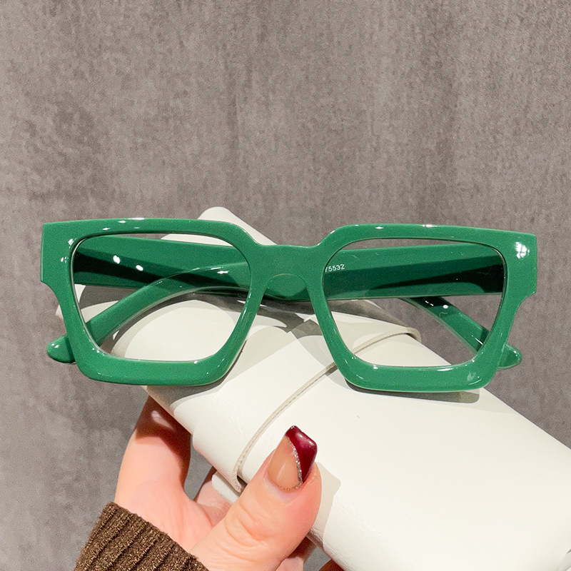 Photography Of A Man - Klassische dicke Box-Sonnenbrille für Männer, die
