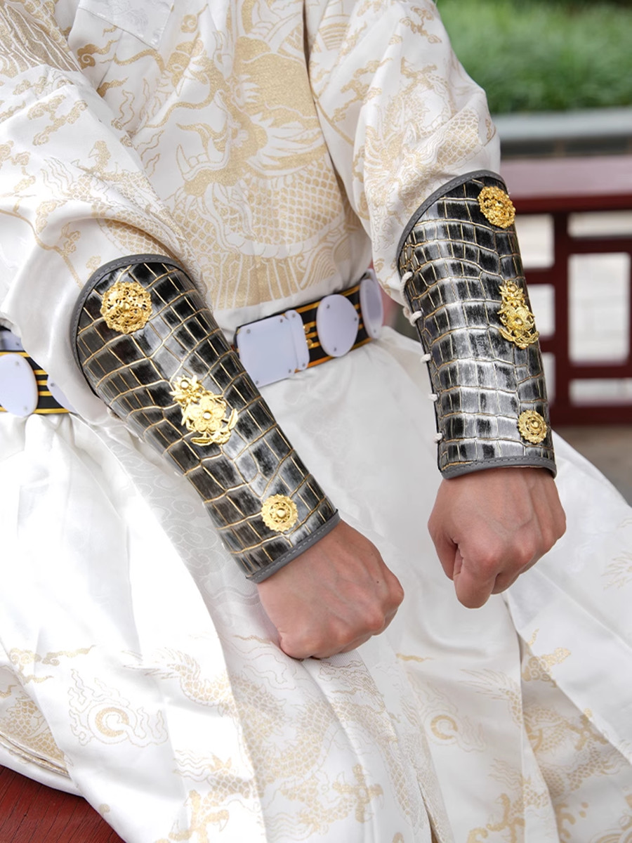 Photography Of A Man - Leder Ninja Krieger Schwertkämpfer Armbänder für