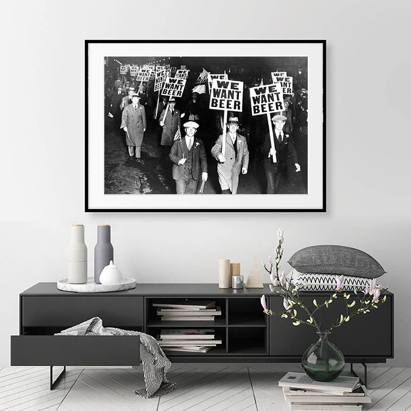 Schwarz und Weiß We Want Beer  – Photography New York Bewertung und Preis